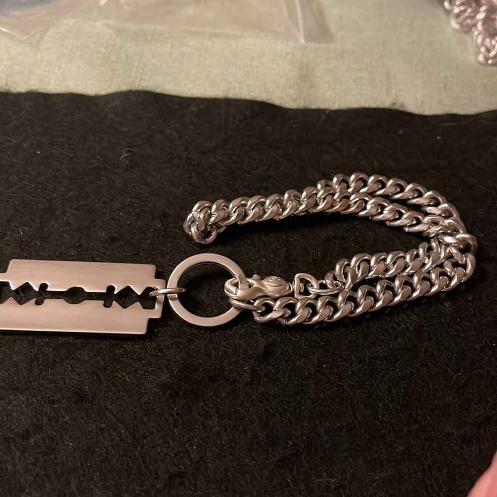 Alexander McQueen Keychain/Bag or Pants Clip - Picture 5 of 8